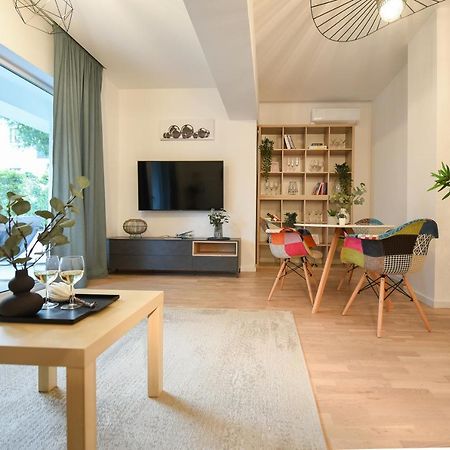 Vacation Feel - 2Br Apartment With Terrace & Private Parking In Baneasa Bukarest Exteriör bild